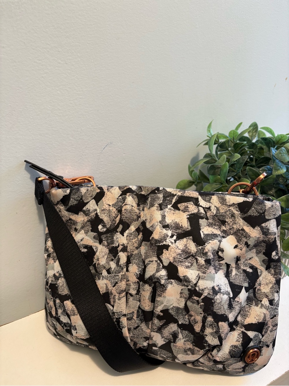 Lululemon Hip to Be Free Bag